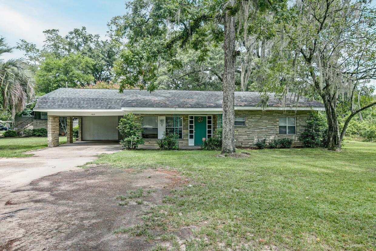 Foto principal - 1525 Blountstown St