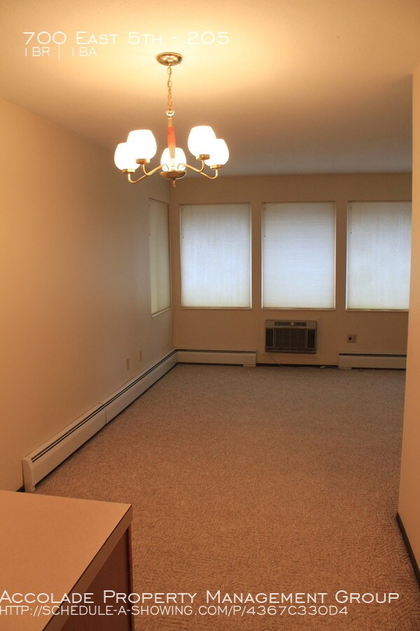 Foto del edificio - Pristine 1 Bedroom with Private Balcony