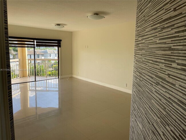 Building Photo - 8290 Lake Dr