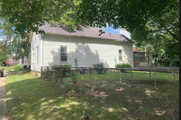 Side of House - 1140 Franklin Ave