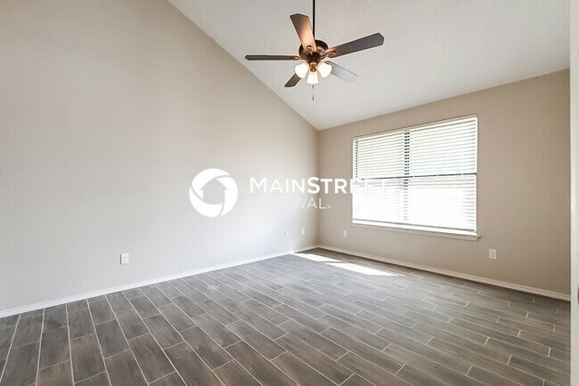 Building Photo - 3 Bedroom Pet-Friendly Home in Garland, TX with Main Street Renewal