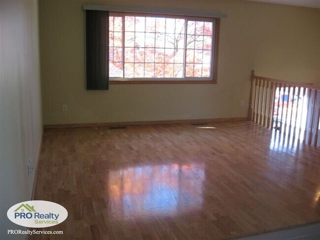Building Photo - 3 Bedroom House in Maple Grove