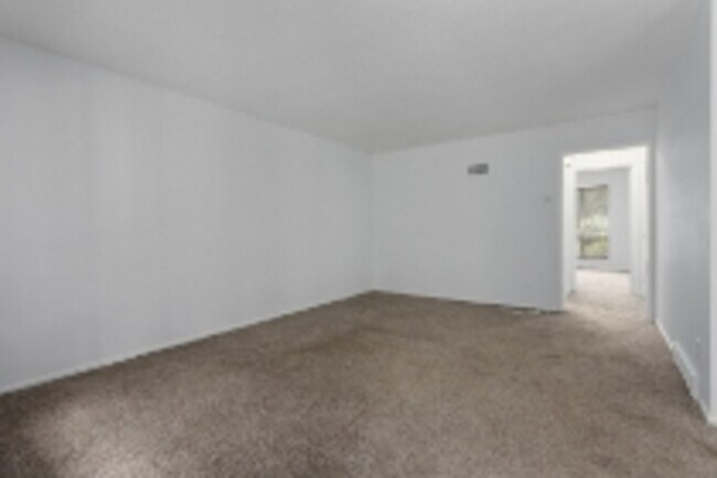 Building Photo - 432 W 89th St