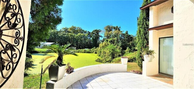 Building Photo - 7805 Foxwood Dr