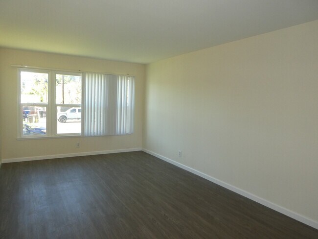 Foto del edificio - 6222 Hazeltine Ave