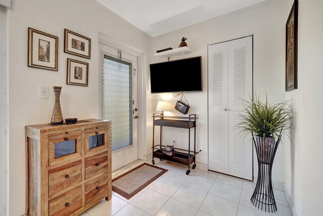 Foto del edificio - 7547 S Oriole Blvd