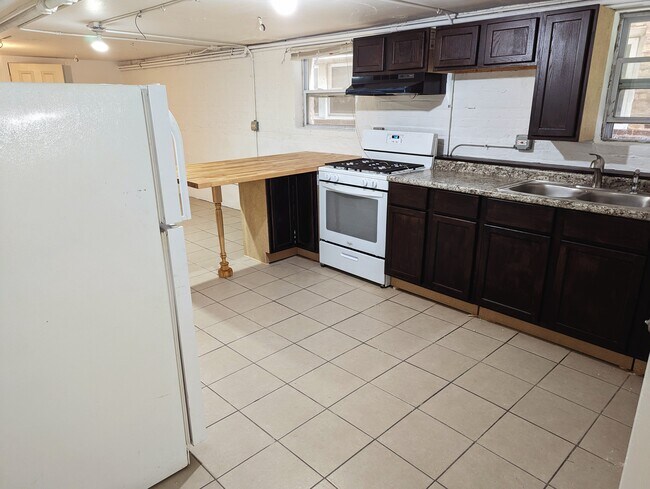 Foto del edificio - 4835 W Cornelia Ave