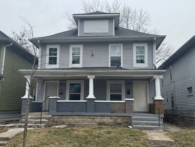 Building Photo - Newly Renovated 3BR/1BA Townhome located close to downtown Indy