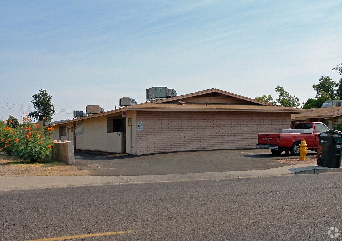 Building Photo - Rossmore Apartments