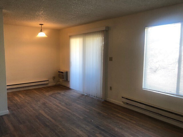 Building Photo - 3950 Clear Acre Lane Unit #271