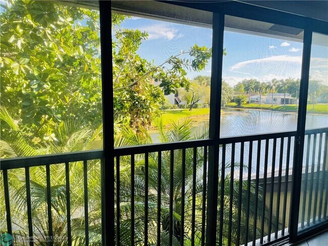 Building Photo - 3747 Cocoplum Cir