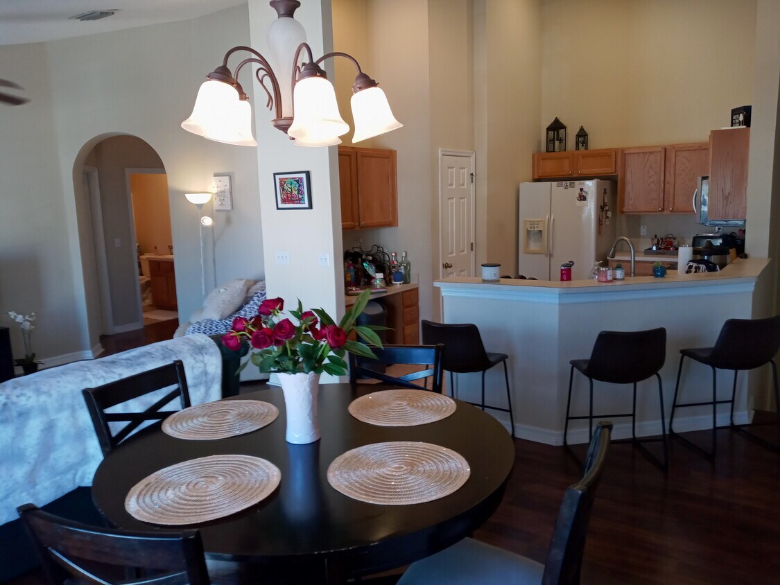Foto principal - 544 52nd Ave N