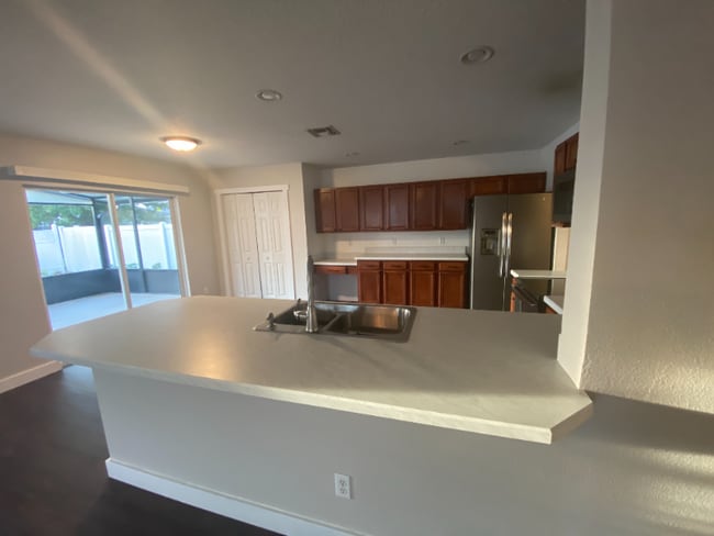 Building Photo - 1353 Karok St