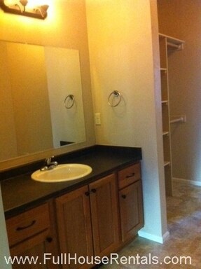 Building Photo - 1150 Jacobs Dr