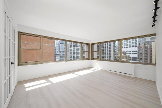 Foto del edificio - 247 E Chestnut St