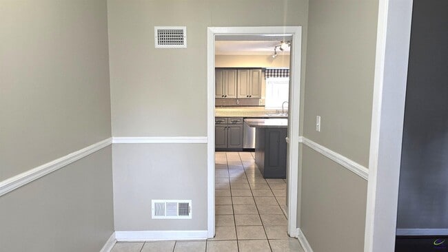 Building Photo - 104 Carter Woods Dr
