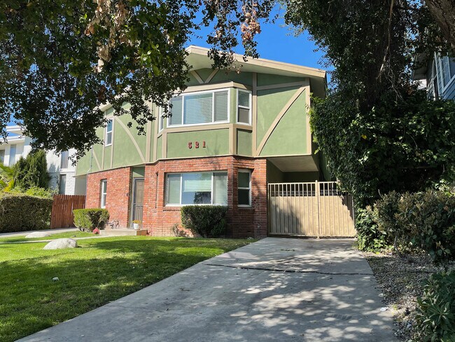 Foto del edificio - 521 Glenwood Rd