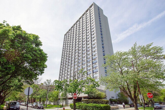 Foto del edificio - 5100 N Marine Dr