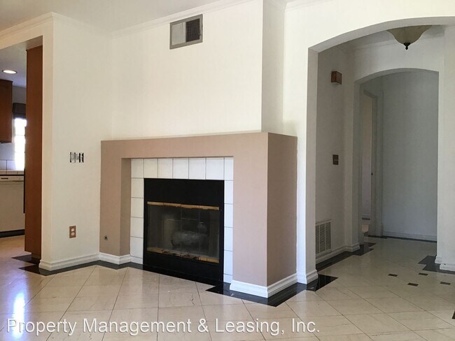 Building Photo - 730 Breeze Hill Rd