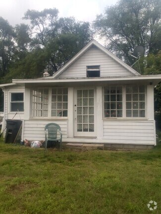 Building Photo - 15 Murphy Ave