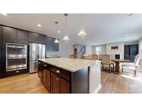 Building Photo - 5585 Orchard Cove