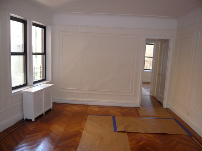 Building Photo - 100 Thayer St