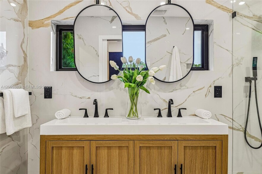 Foto del edificio - 8835 NE 9th Ct