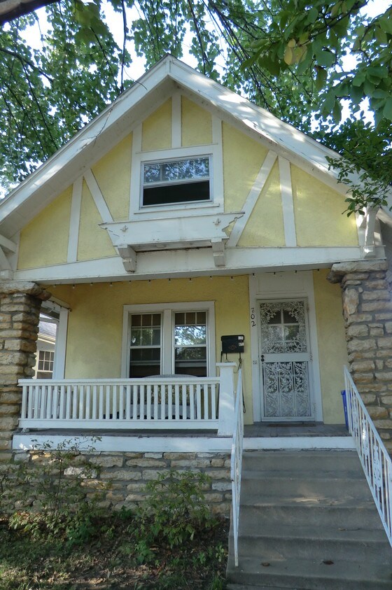 702 W 45th St, Kansas City, MO 64111 Condo for Rent in Kansas City