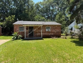 Building Photo - 1104 Dewey St