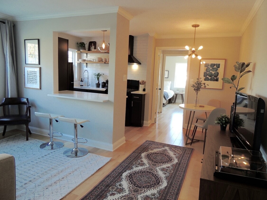 Primary Photo - 2237 Farrington Avenue, Unit 201