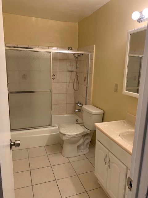 Full Bathroom - 2040 S Ridgeley Dr