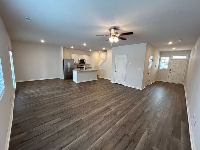 Building Photo - Spacious 3-Bedroom Home in a Prime Locatio...