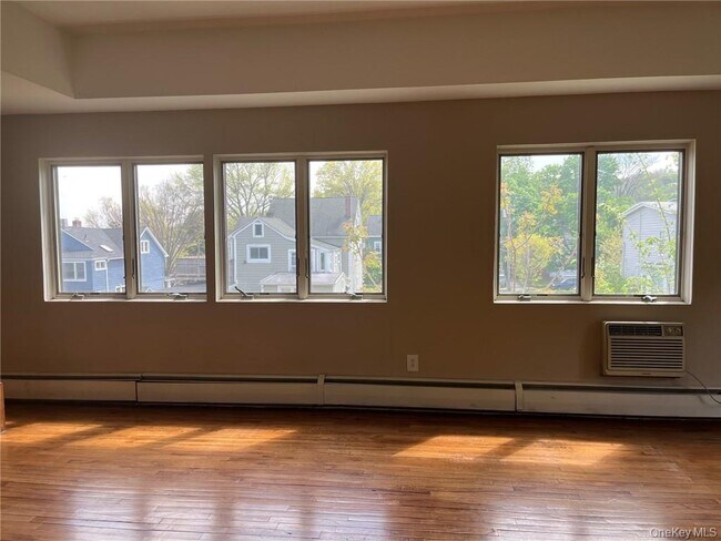 Building Photo - 2 Charles St