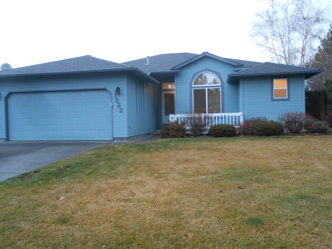 Foto principal - 1522 NE Locksley Dr