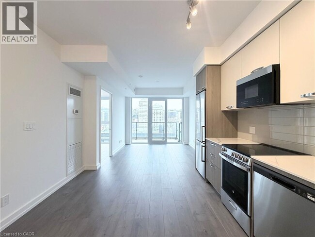 Building Photo - 75 James St S