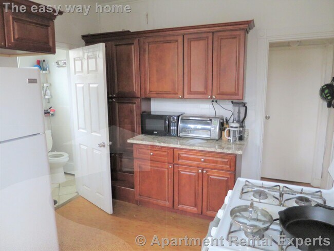 Photo - 17a Putnam Ave Apartment