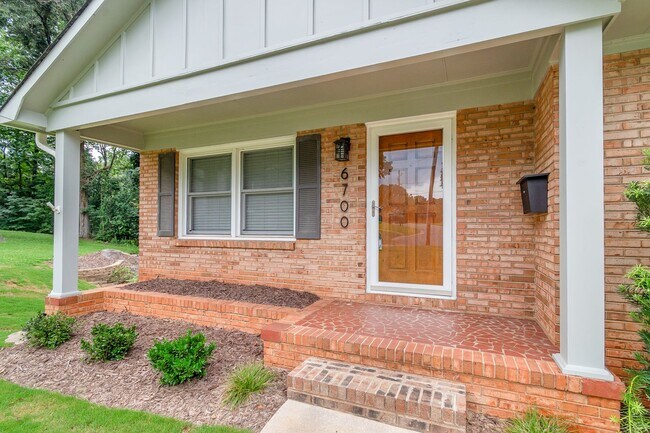Foto del edificio - 6700 Woodstock Dr