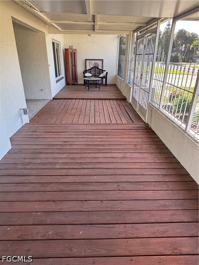 Foto del edificio - 5740 Sandpiper Pl