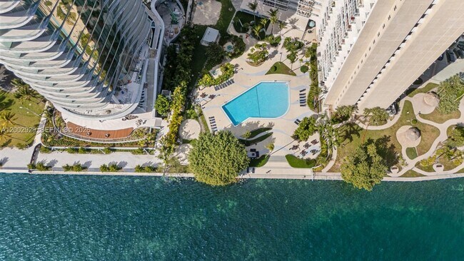 Foto del edificio - 2451 Brickell Ave