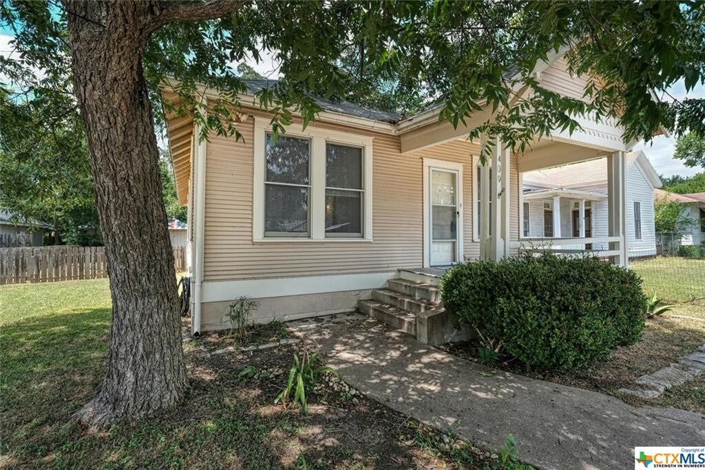 409 Davis St, Taylor, TX 76574 House for Rent in Taylor, TX