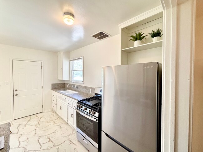 Foto del edificio - 2338 Keeler St