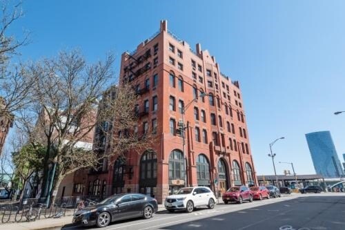 Primary Photo - 77 River St
