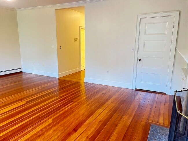 Building Photo - 7 Regent Cir