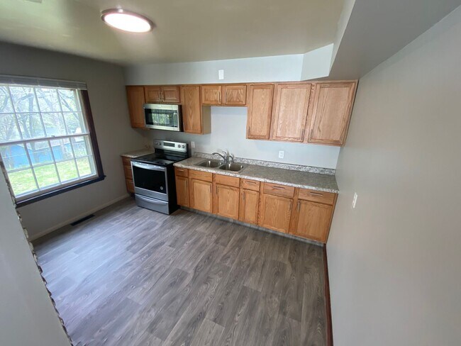 Building Photo - 4BR 1 bath