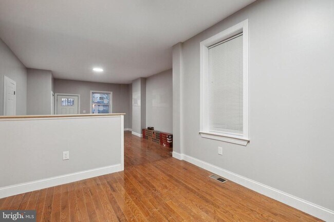 Foto del edificio - 4602 Longshore Ave