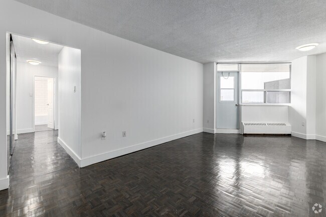 3 chambres, 1,5 salle de bain - 96 m² - Salon - 3122 Hurontario Street