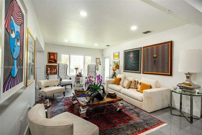 Foto del edificio - 1360 SW 16th St