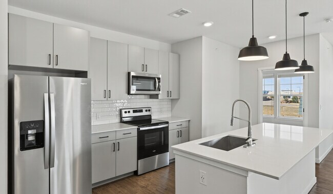 Un espacio para todo, desde aperitivos rápidos hasta grandes cenas. - Grant Row Lofts