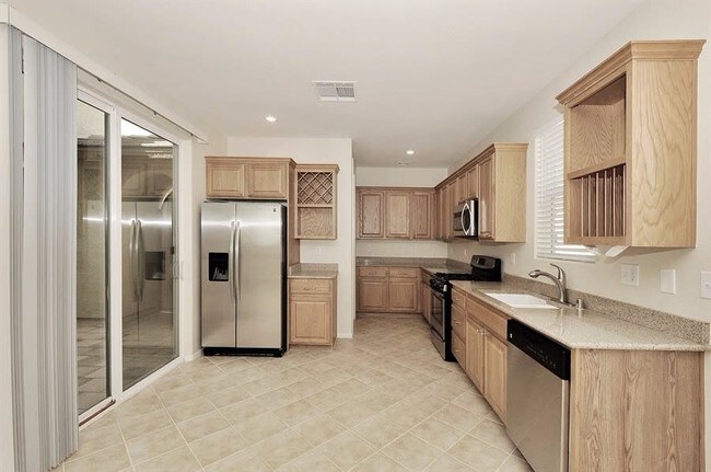 Building Photo - 765 Feather Ridge Dr