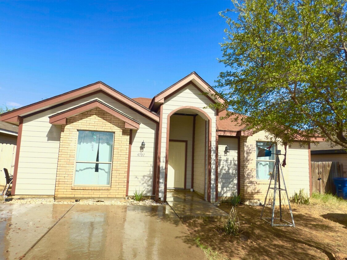 Foto principal - 4707 Los Laureles Ln